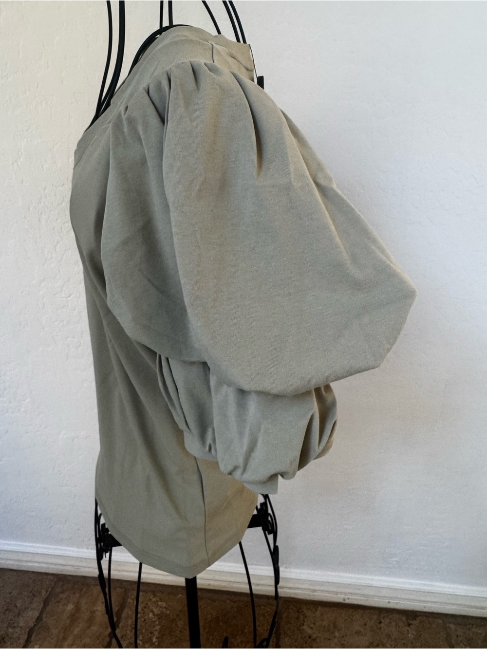 Express Olive Puff Sleeve Scoop Neck Top - Picture 3 of 8